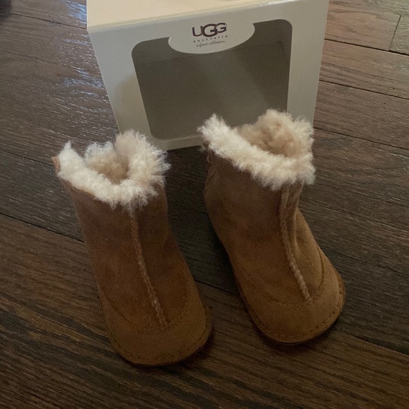 Ugg boo boots infant size small - Picture 1 of 4